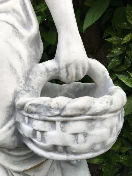 Femme aux paniers - statue en pierre - 138 cm - détaillée